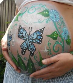 Tijdens de bellypaint workshop leer je over plaatsing, diepte, schaduw en highlights, en daarna ga je aan de slag met je eigen ontwerp.
