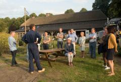 Hou je van (h)eerlijk genieten in de buitenlucht achter een authentieke boerderij met een BBQ met streekproducten? Boer Henk neemt je mee.