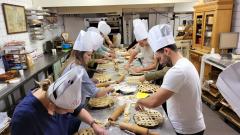 Samen met Beleef Bakkerij Gerards-Steeghs uit Horst worden er bij ons bakworkshops georganiseerd. Leuk, leerzaam en gezellig voor jong en oud.