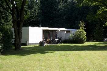 Den Beerschen Bak is een klein en rustig vakantiebungalowpark, ruim en met veel beschuttende beplanting.