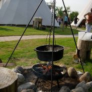 Een Bourgondisch maal in een uitzonderlijke setting in een van de tipi-tenten.