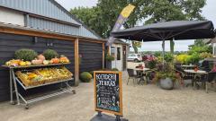 Peelverhalen op locatie in de Limburgse Peel
Boerderijwinkel met BINNEN- en BUITENTERRAS, Lorbaan 17 America
 