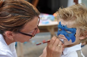 Voor kinderfeesten is de schminkster bij u thuis of op locatie te boeken.