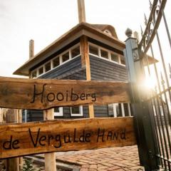 Op onze doeboerderij in het Brabantse Riel staat de groepsaccommodatie 'Hooiberg de Vergulde Hand'. Een sfeervolle en comfortabel vakantie verblijf. 