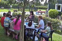 Op De Stroom vieren we vaak kinderfeestjes. Op een speelse manier leren de kinderen interessante weetjes over de natuur en hun omgeving.