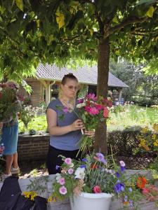 Wij bieden workshops aan, waar ondergrond, groen en bloemen inbegrepen zijn. Deze houden we op wisselende locaties, met wisselende thema's.