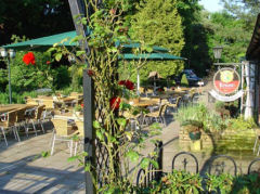 Herberg De Schutskuil Herberg en terras