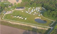 Safarietent huren of met je eigen tent of caravan.