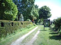 Rondleiding in de door vrijwilligers onderhouden historische kruidentuin, Engelse tuin, voedselbos en moestuin, gelegen bij kasteel Holtmühle Tegelen.