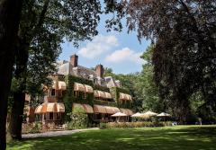 Kom genieten van lunch, koffie met zoet, een borrel of een uitgebreid diner. Binnen in ons stijlvolle restaurant of heerlijk buiten op het terras.