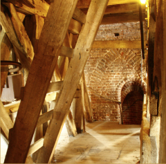 Museum Ceuclum, in een 500 jaar oude toren belicht de geschiedenis van Cuijk en omgeving aan de hand van archeologische vondsten documenten en foto’s.