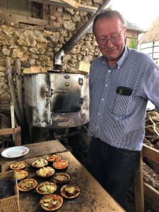 Paradijsvogels Pizza's bakken bij de Paradijsvogels