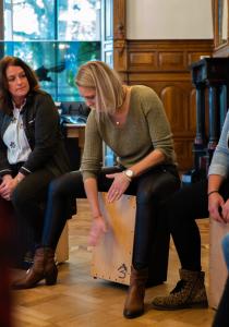 Percussie4fun Cajon workshops met muziek mee