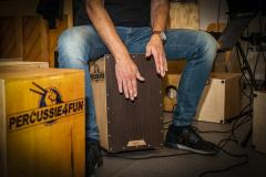 Cajon Workshop 
In deze Cajon workshop maken de deelnemers kennis met het Zuid-Amerikaanse slagwerkinstrument de cajon (spreek uit: kachòn).  Met een