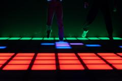 Ren, spring en werk samen op de interactieve LED-vloer. Je speelt 2 sessies met tussendoor een pauzemoment. Ren, spring en werk samen op de interactieve LED-vloer. Je speelt 2 sessies met tussendoor een pauzemoment.
