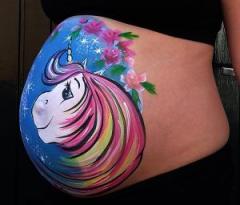 Een bellypaint is leuk om cadeau te geven of voor jezelf als aandenken. Je kunt bijvoorbeeld de zwangere verassen met een bellypaint.