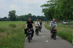 Sport- en spelboerderij Leekzicht Solex rijden als familie uitje