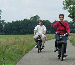 Sport- en spelboerderij Leekzicht Solex rijden als familie uitje