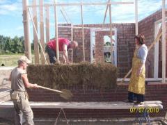 Hands on workshop strobalen bouw met leemstuc.
Inclusief (diner) buffet.