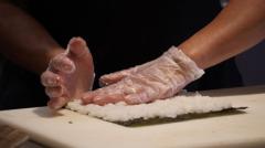 SushiThuis.nl organiseert workshops om samen heerlijke sushigerechten te maken.